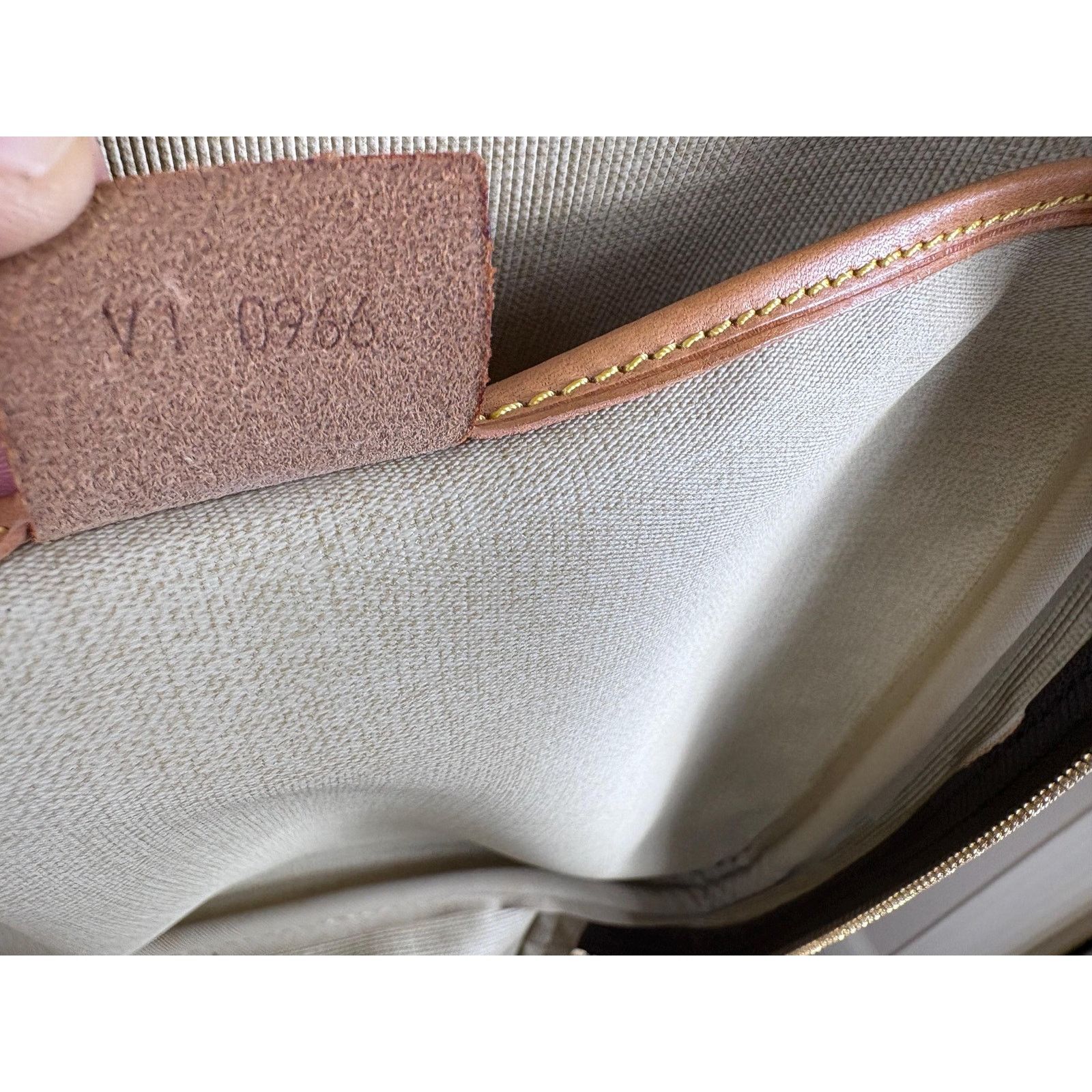 Louis Vuitton Authentic Louis Vuitton Excursion Hand Bag Monogram Size ONE SIZE - 15 Thumbnail