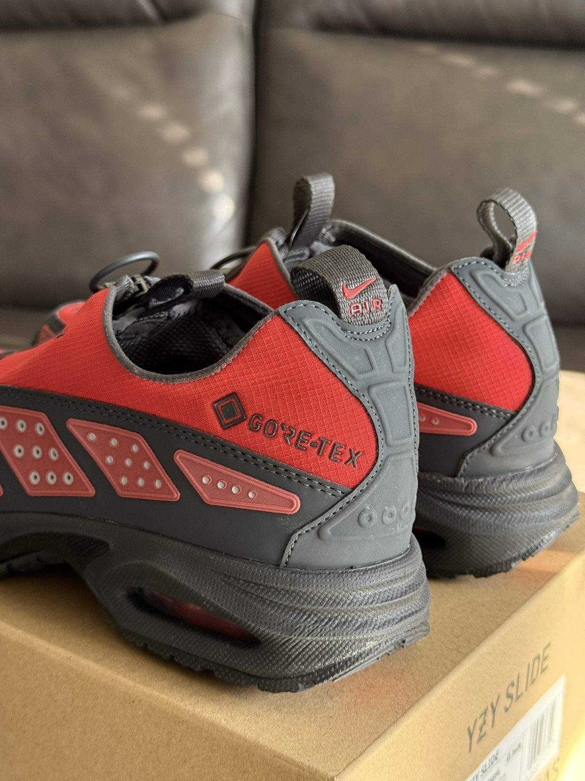 Nike Nike Wmns Air Max Sunder GTX "Hyper Crimson" Size 10.5W / 9M Size US 10.5 / IT 40.5 - 3 Thumbnail