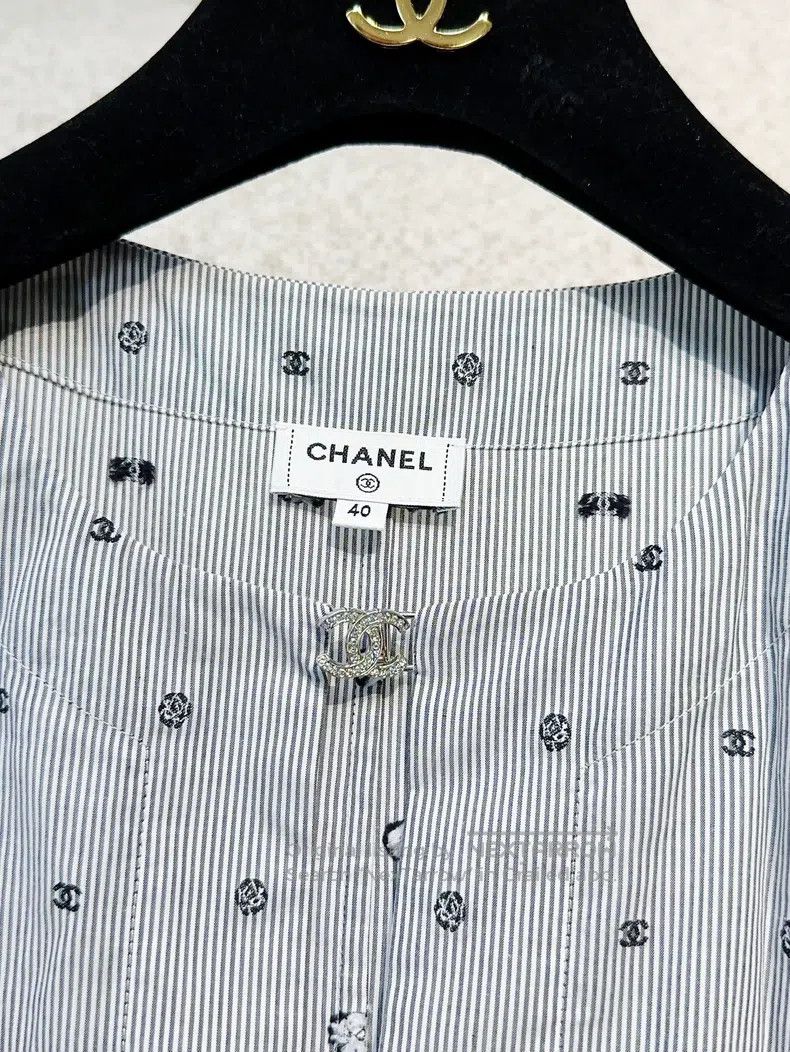 Chanel Chanel 24P gray diamond button striped polka dot full logo Size S / US 4 / IT 40 - 4 Thumbnail