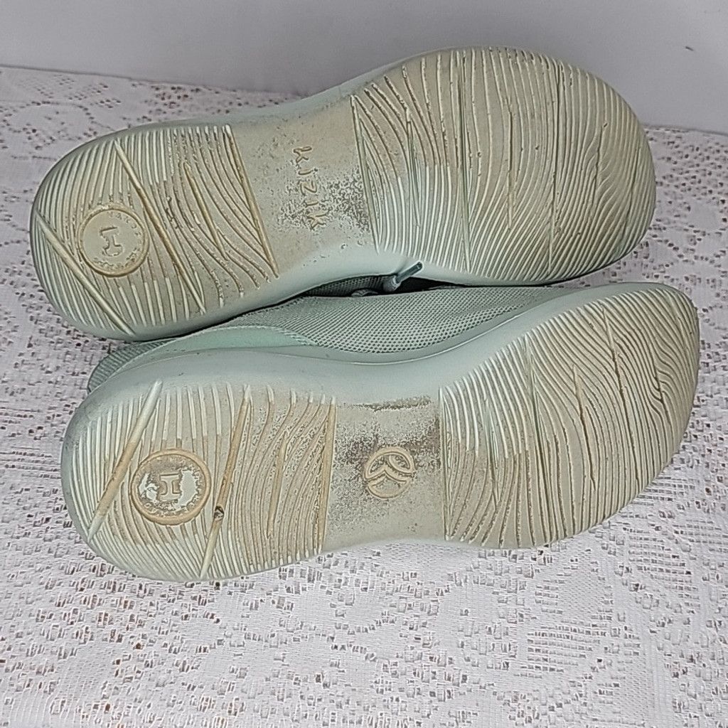 The Unbranded Brand Kizik Madrid eco knit sage green hands free slip on shoe 8.5 Size US 8.5 / IT 38.5 - 8 Thumbnail