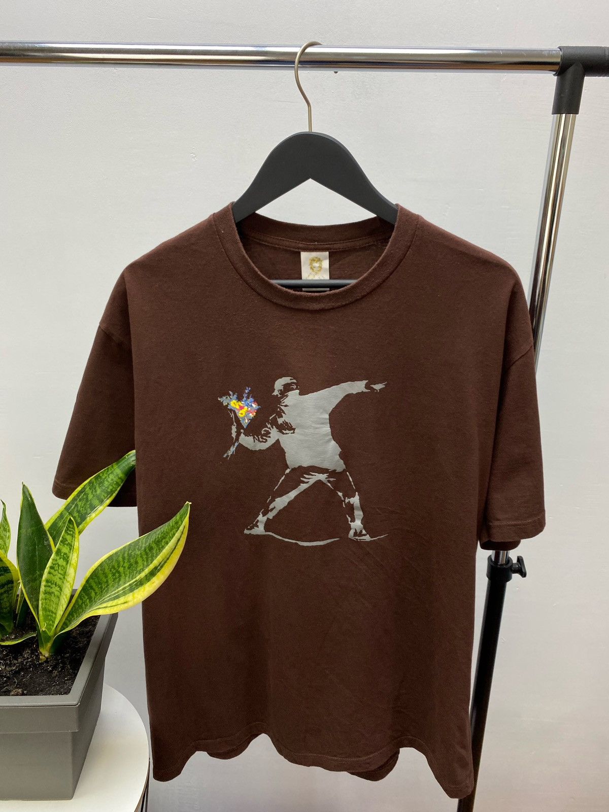 Arts & Science × Vintage Vintage Y2k 00s Banksy Street Art Flower Boy Tee Size US XL / EU 56 / 4 - 5 Thumbnail