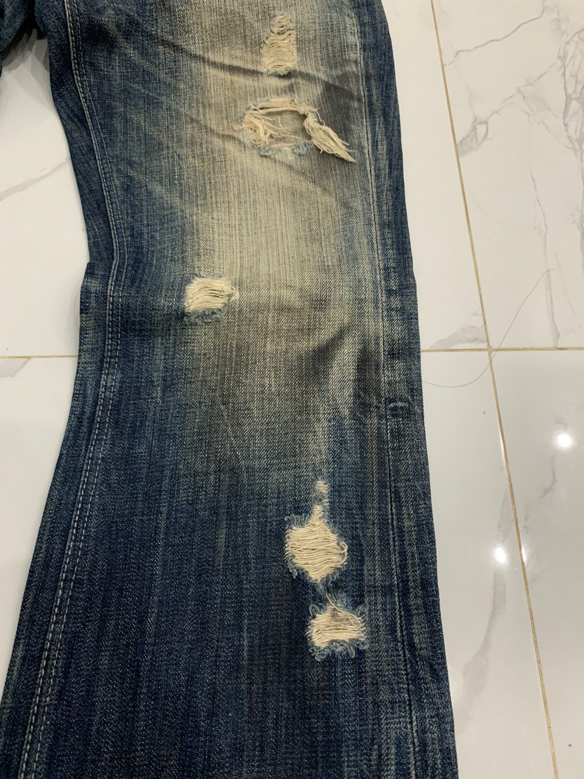 GOSTAR DE FUGA GOSTAR DE FUGA DISTRESSED FLARED JEANS Size US 31 - 7 Thumbnail