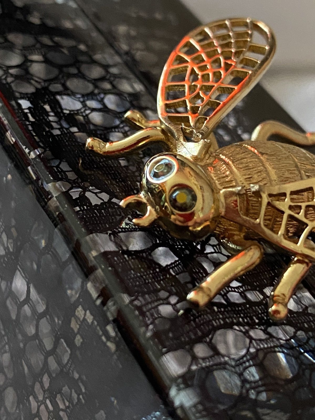 Charlotte Olympia × Vintage Charlotte Olympia Bee Clutch – A Rare Collector’s Treasure Size ONE SIZE - 4 Thumbnail