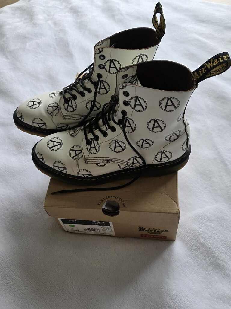 Supreme × Undercover Supreme x Undercover Dr. Martens Size US 8 / EU 41 - 2 Thumbnail
