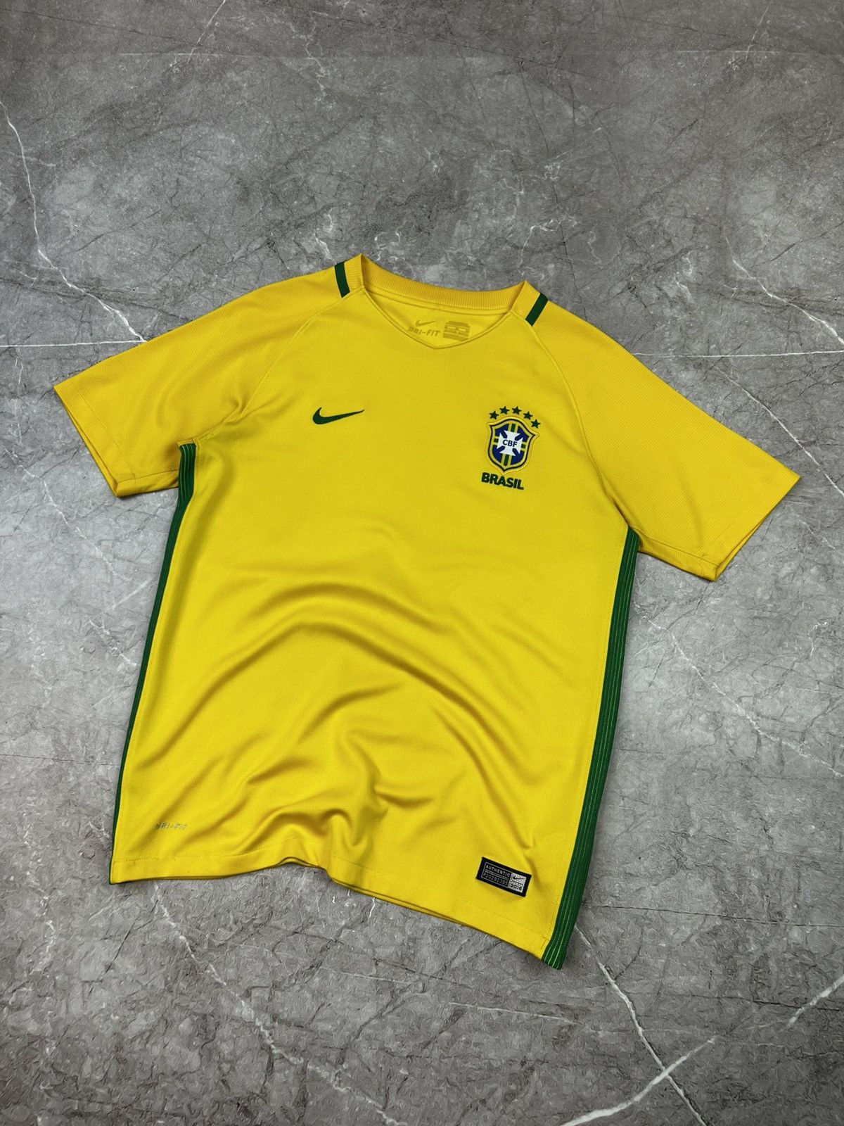 Nike Vintage Nike Brazil Jersey Football Soccer Y2k Blockcore S Size US S / EU 44-46 / 1 - 2 Thumbnail