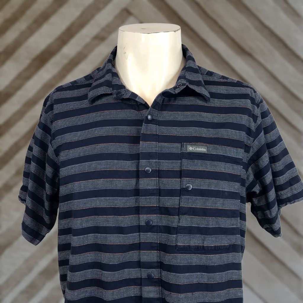 Vintage COLUMBIA - MEN'S LARGE NAVY SHORT SLEEVE COLLARED BUTTON COTTON SHIRT Size US L / EU 52-54 / 3 - 1 Thumbnail