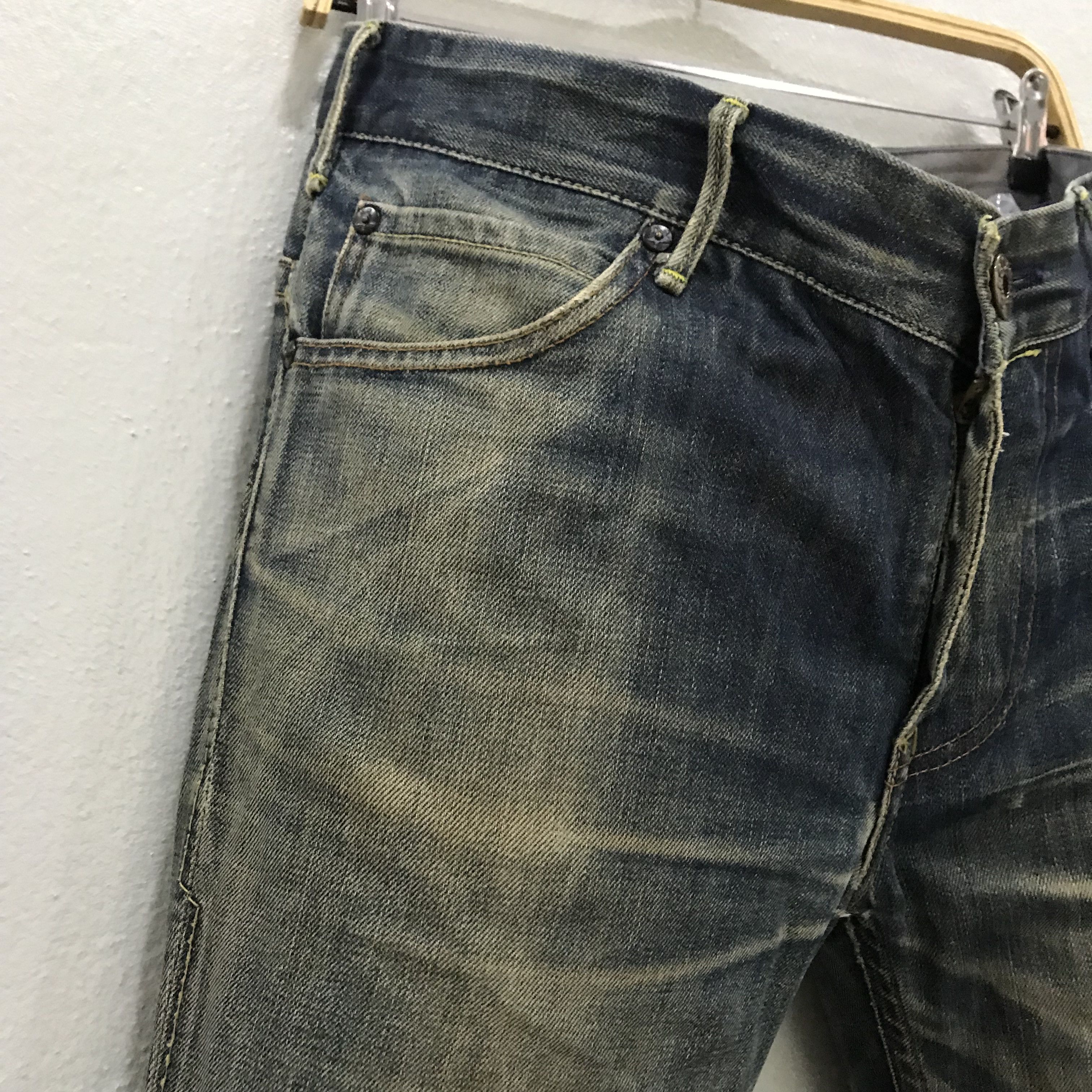 Levi's Vintage Levi’s Distressed Faded Indigo Rugged Stone Washed Size US 33 - 6 Thumbnail