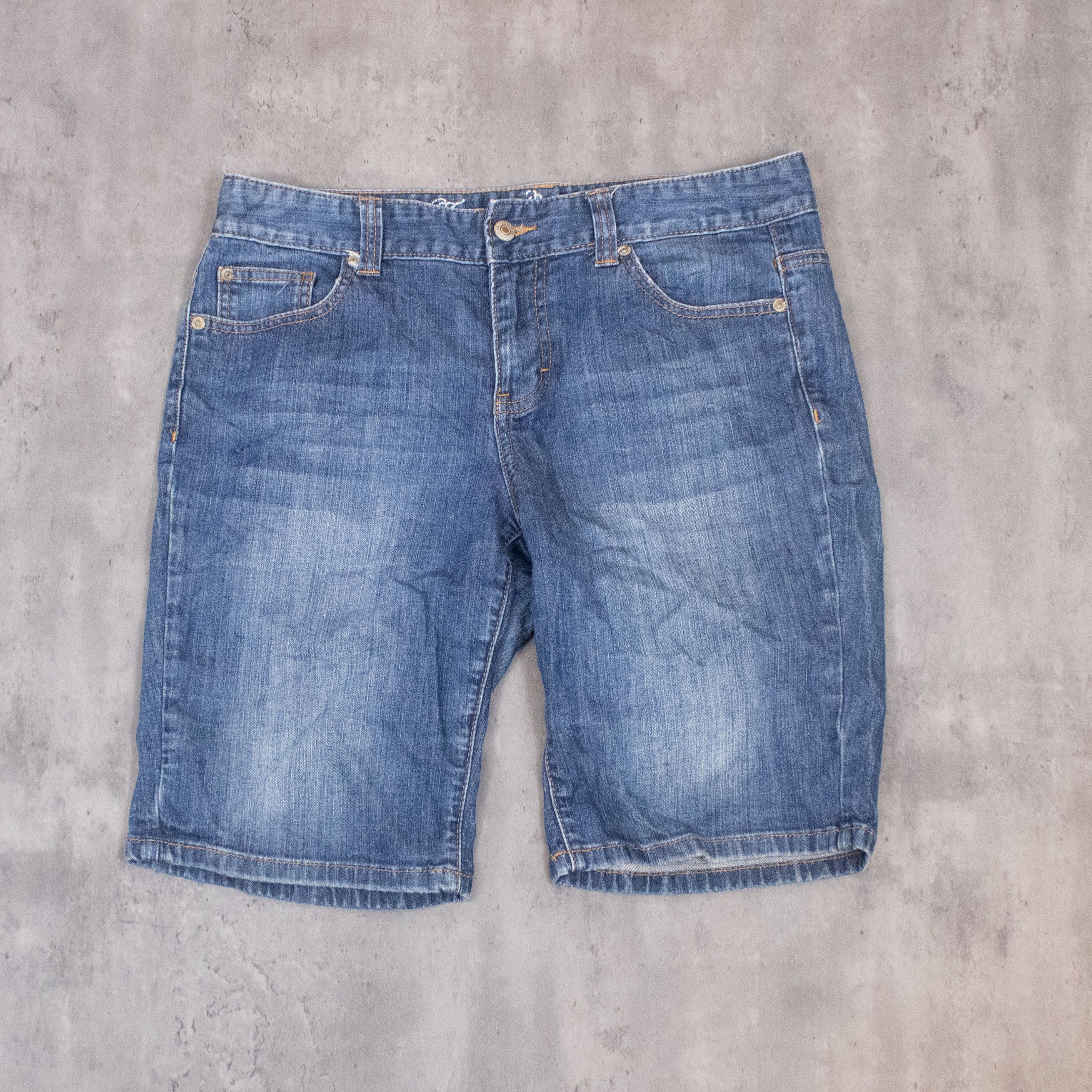 Tommy Hilfiger × Vintage Y2K Tommy Hilfigure Midwash Jort Jean Shorts Size US 34 / EU 50 - 3 Thumbnail