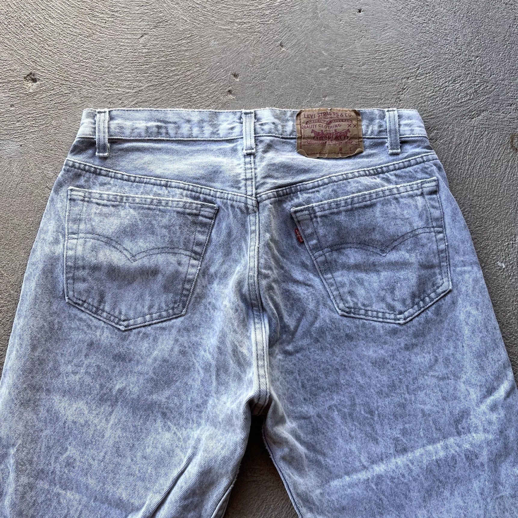 Levi's VINTAGE Levi's 501 Jeans Adult 32x32 Gray Denim Button Fly Straight Men 80s 90s Size US 32 / EU 48 - 3 Thumbnail