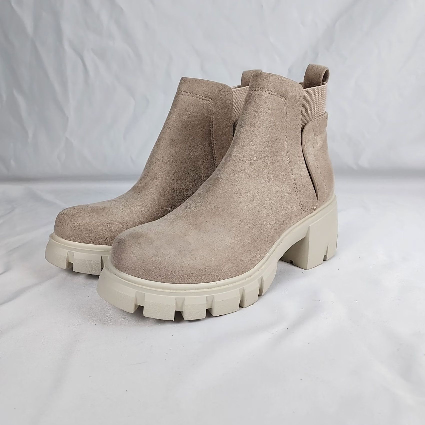 Vintage Soda Beige Faux Suede Chunky Chelsea Ankle Boots Women 5.5 Block Heel Boots Size US 6 / IT 36 - 2 Thumbnail