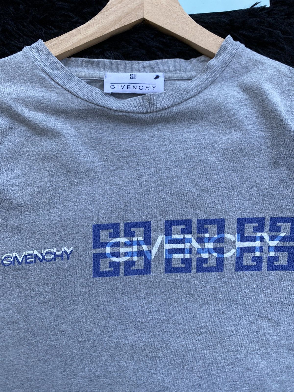 Givenchy Rare Vintage Givenchy Spellout Tshirt Size US L / EU 52-54 / 3 - 7 Thumbnail