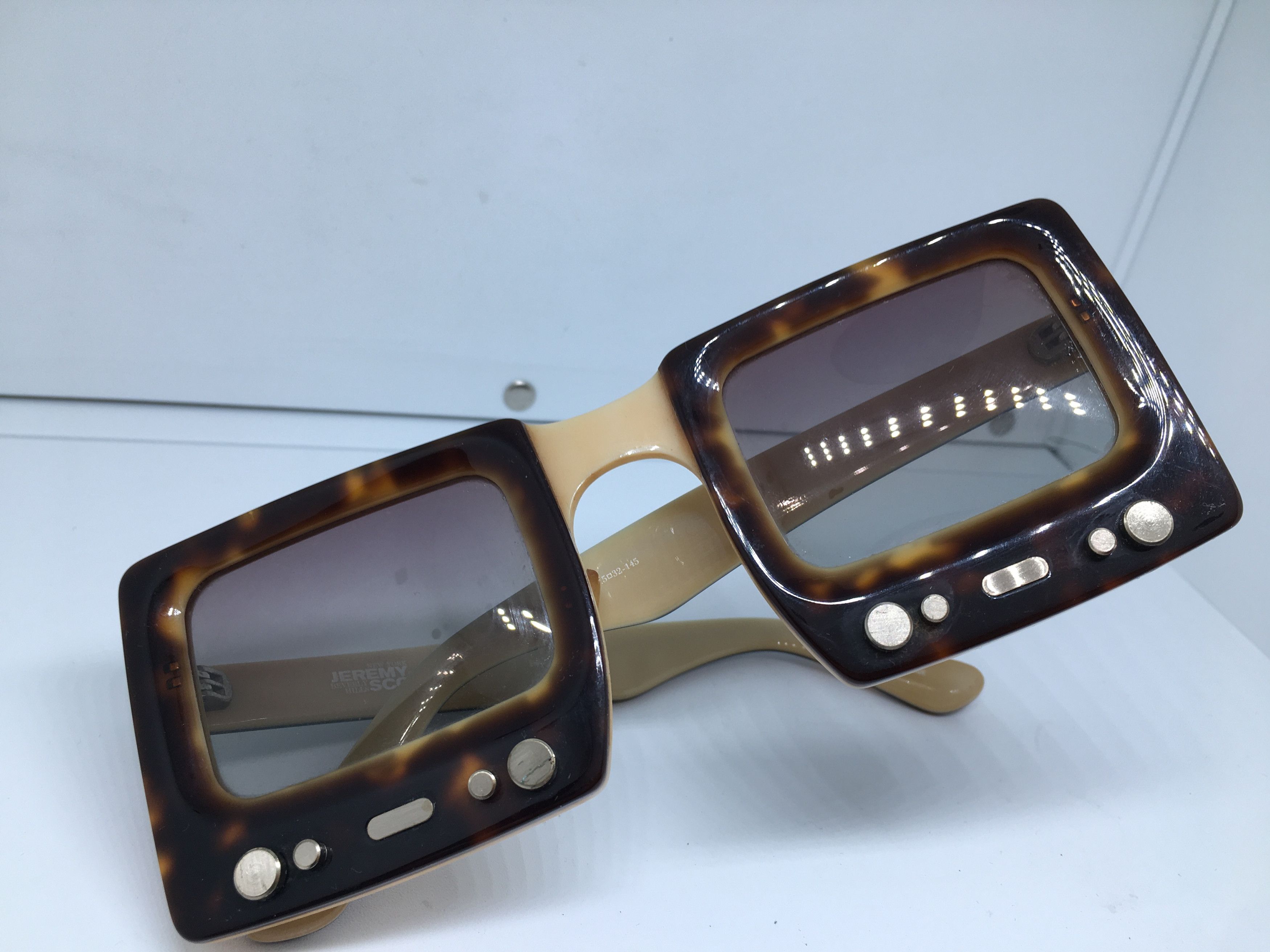 Vintage Vintage JEREMY SCOTT BEVERLY HILLS POP ART SUNGLASES Size ONE SIZE - 7 Thumbnail