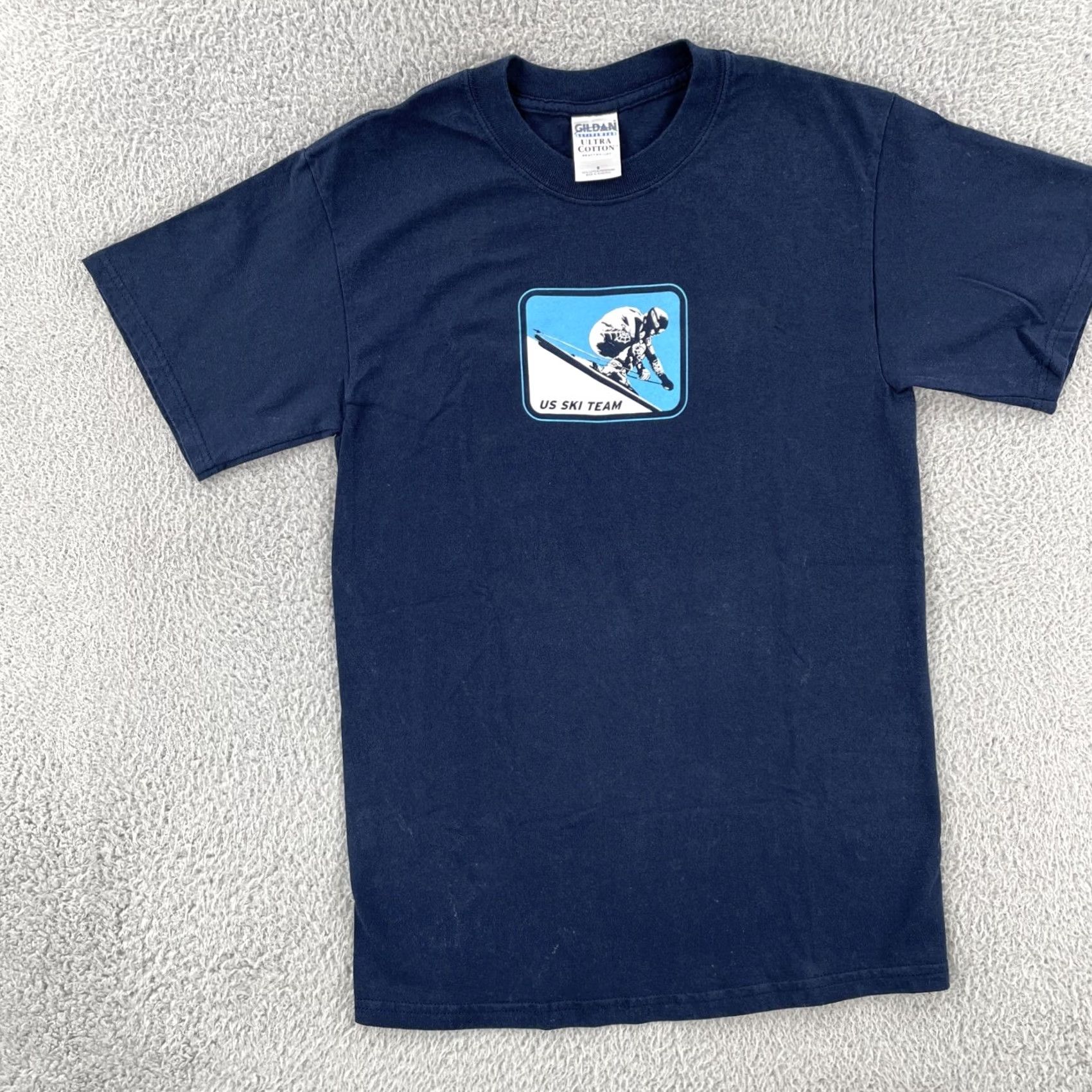 Gildan VINTAGE Gildan Men’s Small Blue T Shirt U.S. Ski Team 2005 Official Training Tee Size US S / EU 44-46 / 1 - 3 Thumbnail