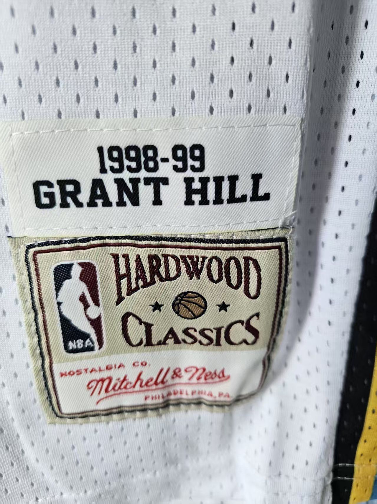 NBA Detroit Pistons 33 Grant Hill Jersey Stitched Size US M / EU 48-50 / 2 - 5 Thumbnail