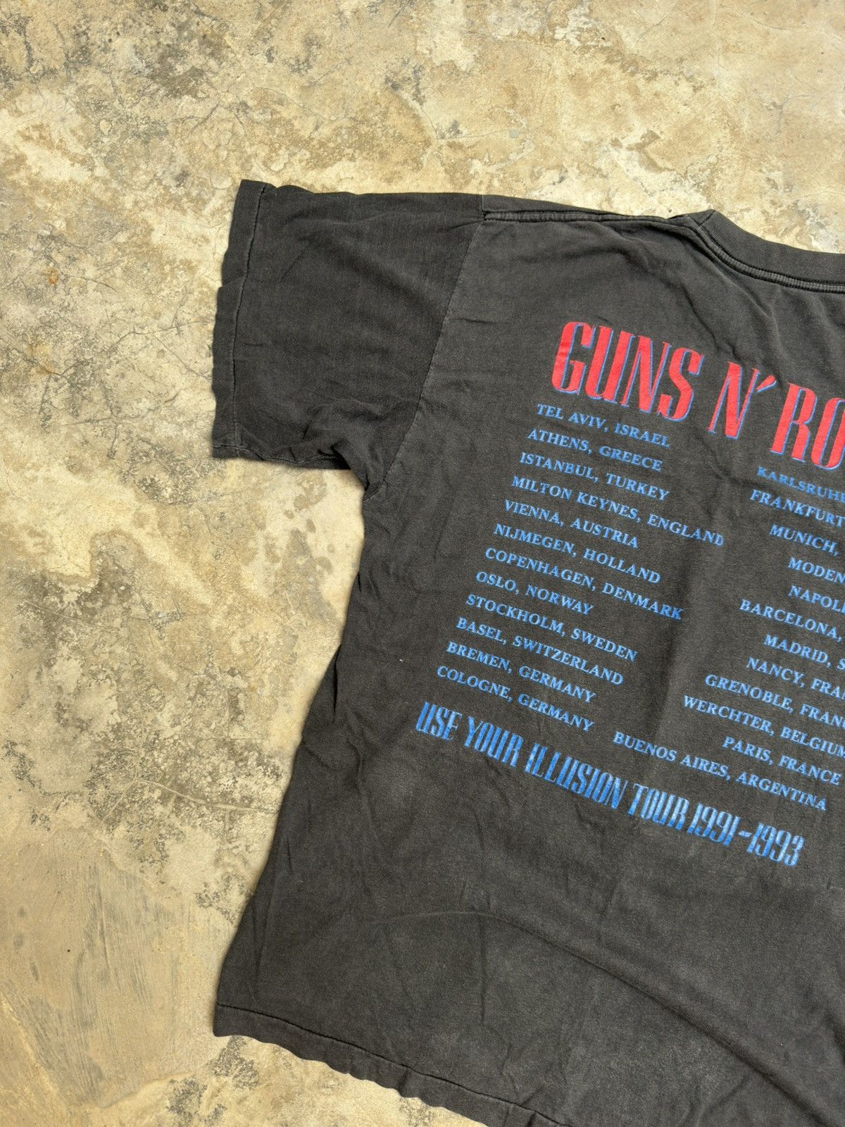 Band Tees × Vintage VINTAGE 90s GUNS N ROSES USE YOUR ILLUSION TOUR BAND TSHIRT Size US L / EU 52-54 / 3 - 10 Thumbnail