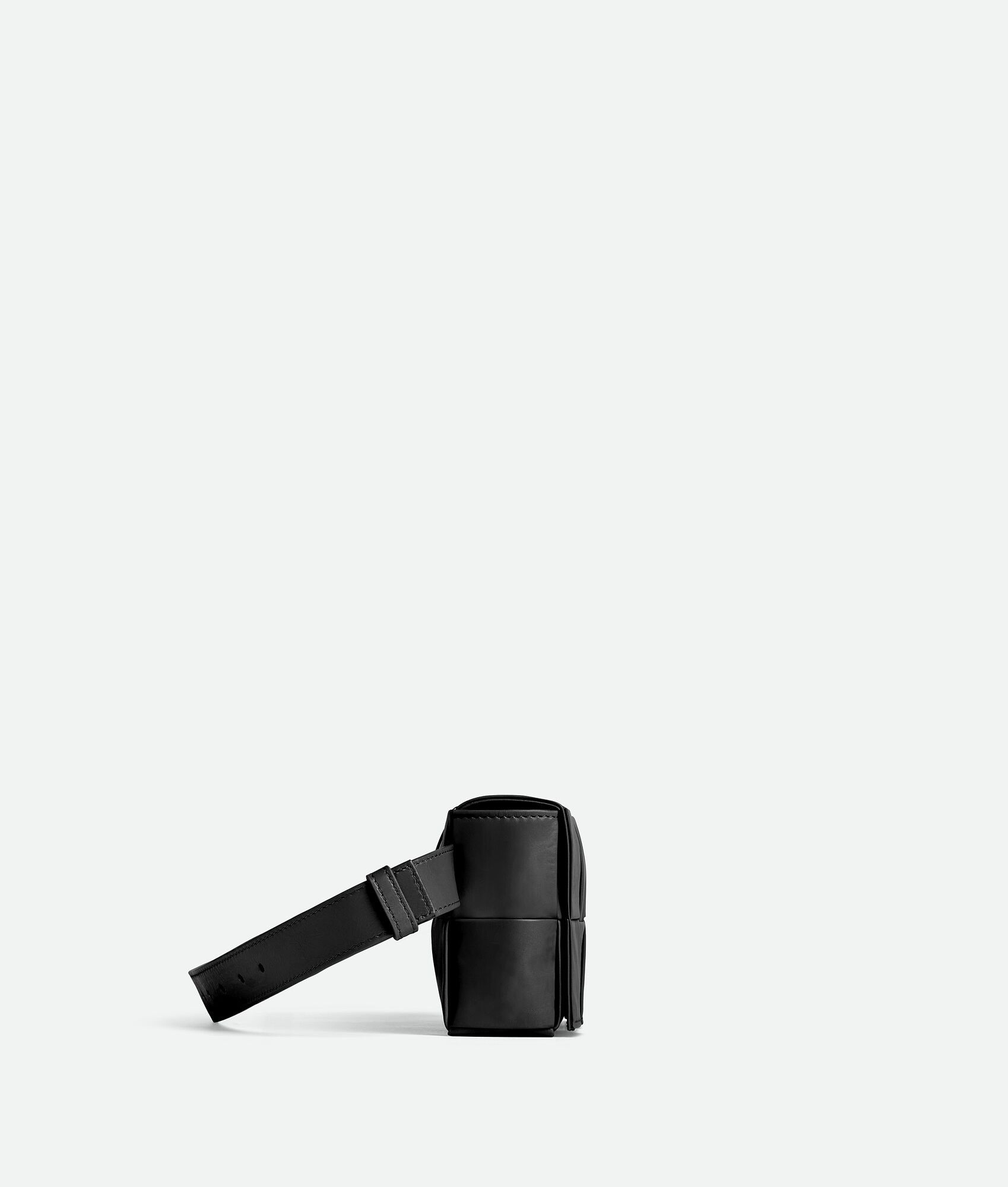 Bottega Veneta o1n1vont0225 Size: OS / Cassette Belt Bag in Black Size ONE SIZE - 2 Thumbnail