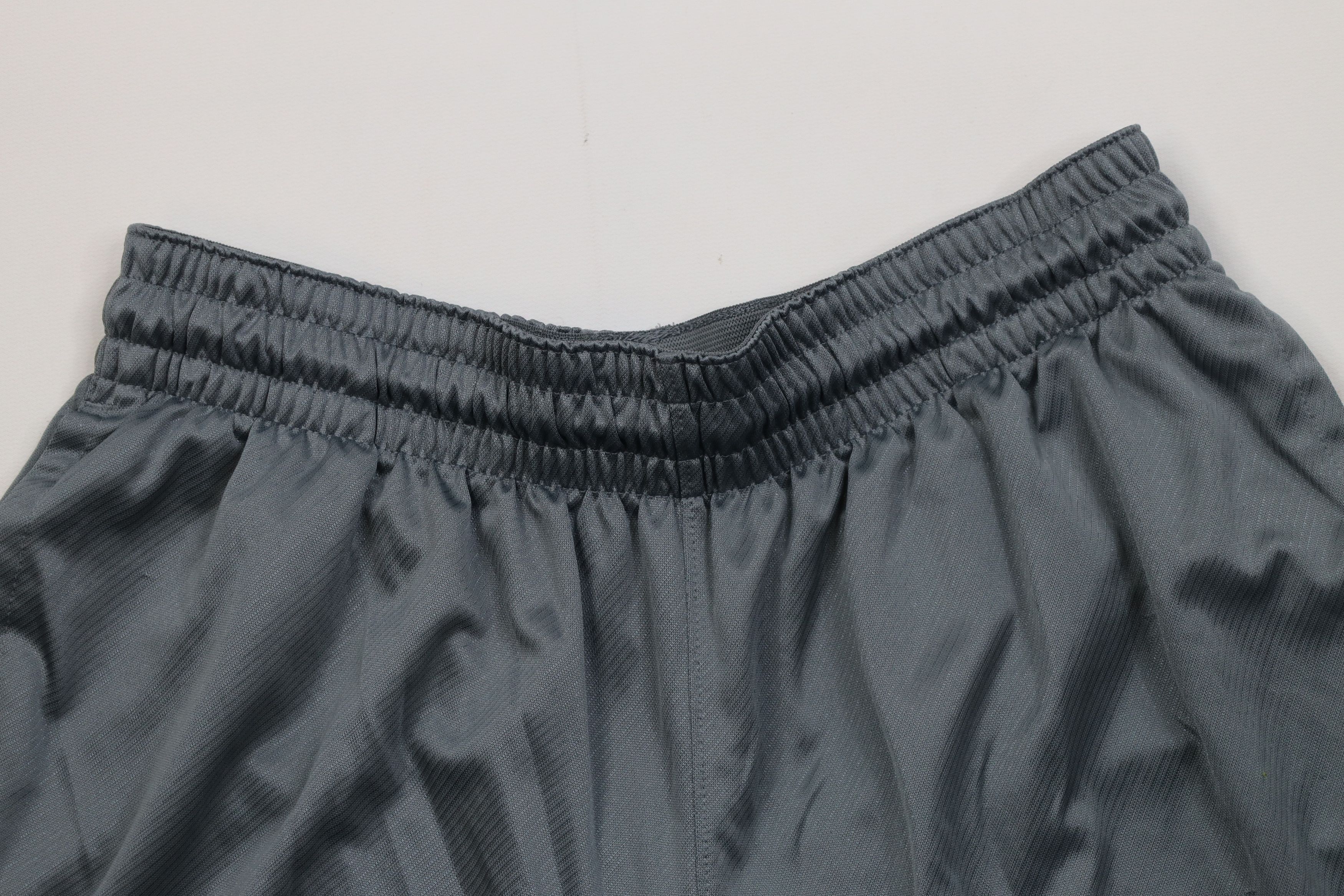 Nike Vintage Y2K Nike Fly Travis Scott Mini Swoosh Shorts Silver Size 26" / US 2 / IT 38 - 2 Thumbnail
