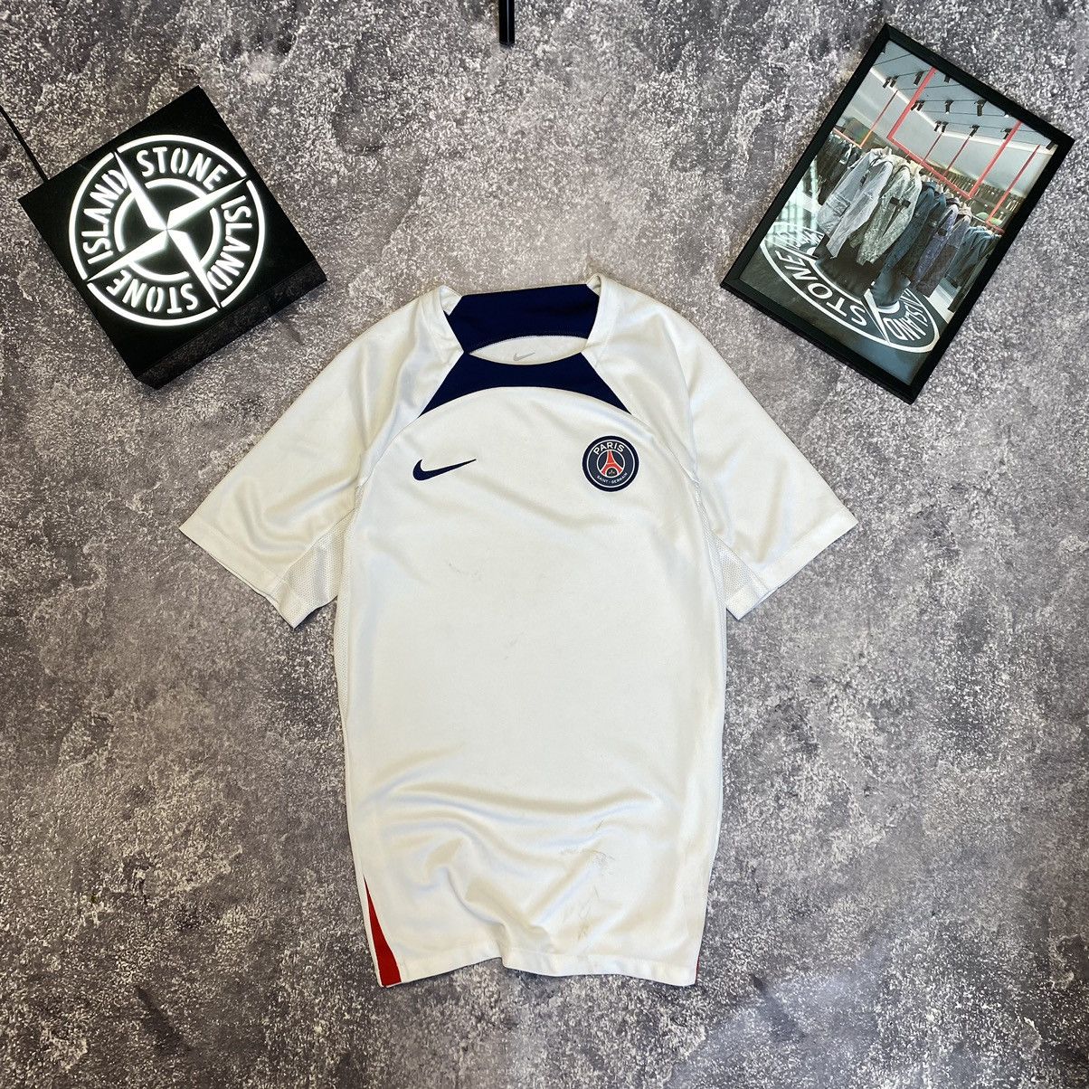 Vintage Vintage Nike Paris Saint-Germain Men’s Soccer Jersey Size US S / EU 44-46 / 1 - 2 Thumbnail