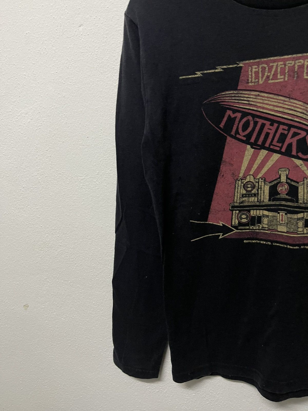 Band Tees 2010 LED ZEPPELIN MOTHERSHIP LONG SLEEVE TSHIRT Size US M / EU 48-50 / 2 - 4 Thumbnail