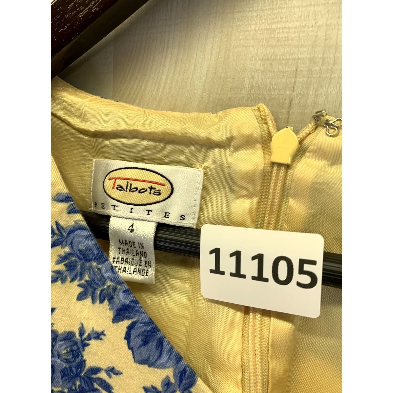 Talbots Talbots Petites Yellow Blue Floral Print V Neck Dress Womens 4-11104 Size S / US 4 / IT 40 - 2 Thumbnail