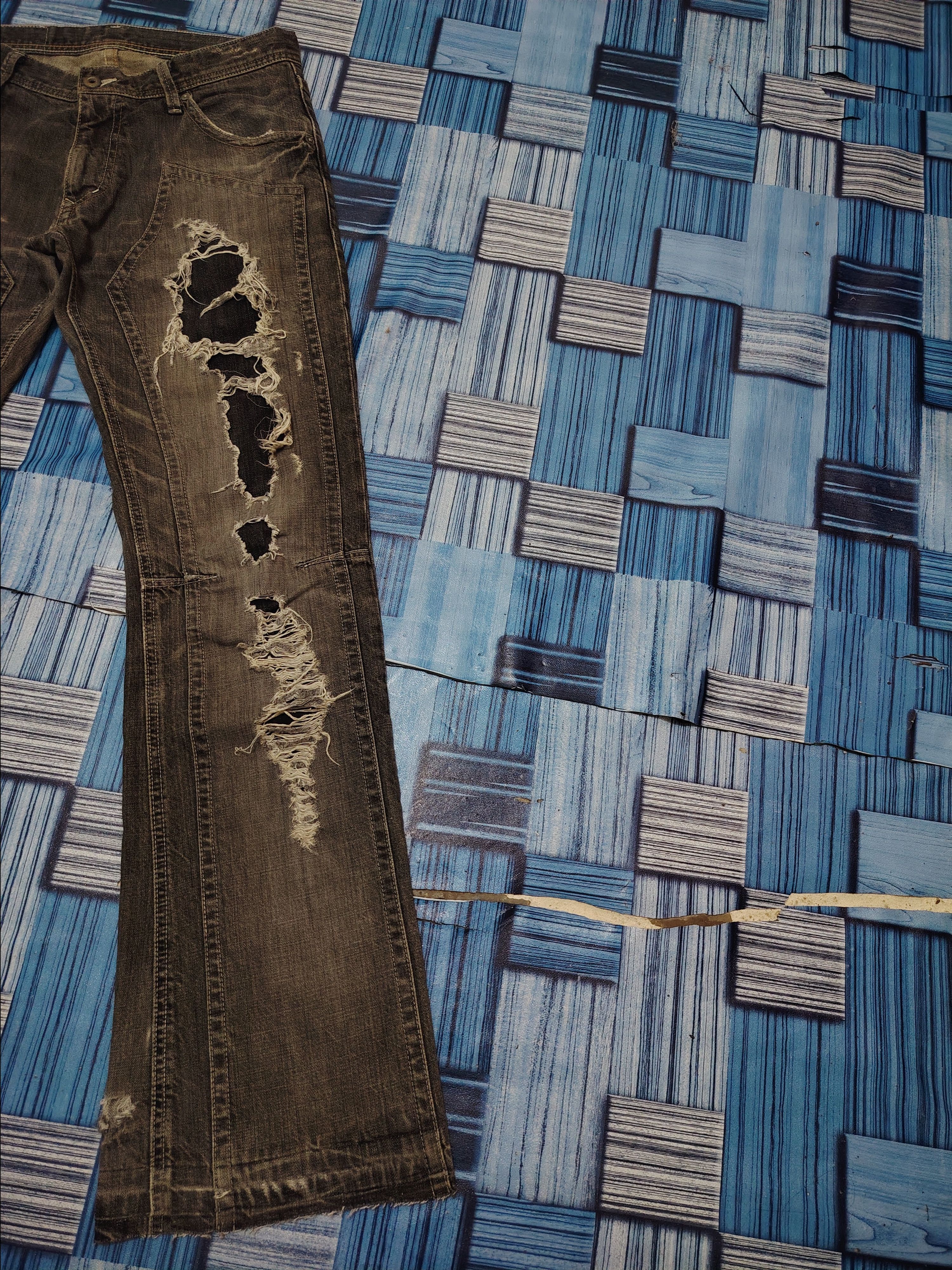 Who Decides War Japan Tete Homme Grunge style Distressed denim Flared Jeans Size US 30 / EU 46 - 3 Thumbnail