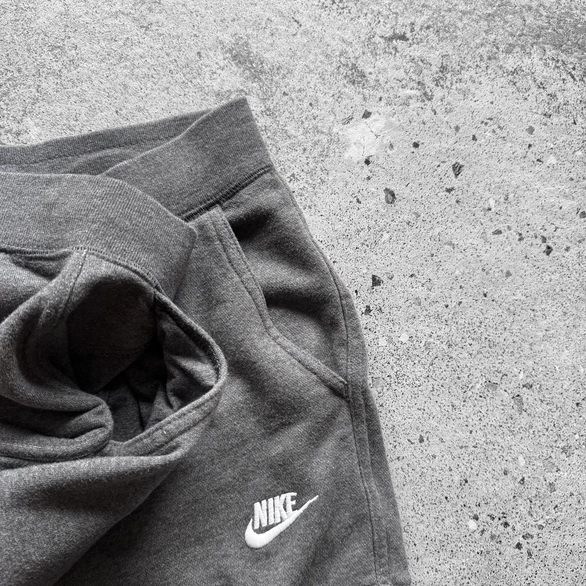 Nike Nike Womens Grey Fleece Sweat Shorts Casual Sportswear Logo Size 30" / US 8 / IT 44 - 5 Thumbnail