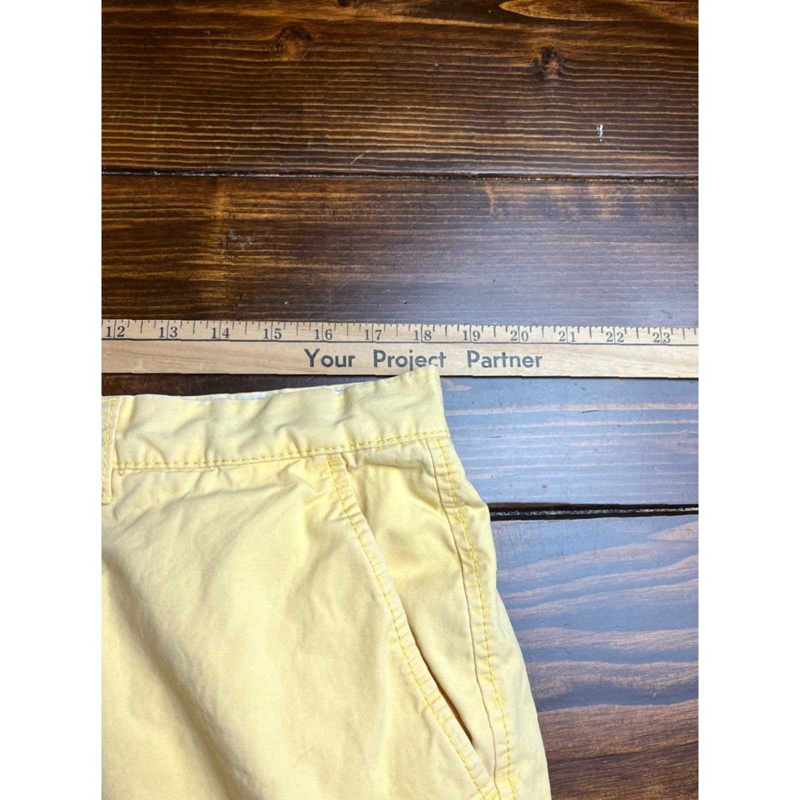 Tommy Hilfiger Tommy Hilfiger Shorts Mens Size 36 Yellow Casual Shorts Pockets Size US 36 / EU 52 - 5 Thumbnail