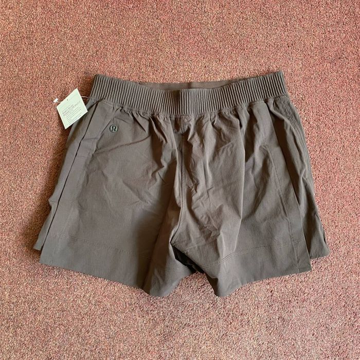 Lululemon NWT Stretch Woven Relaxed-Fit High-Rise Short 4