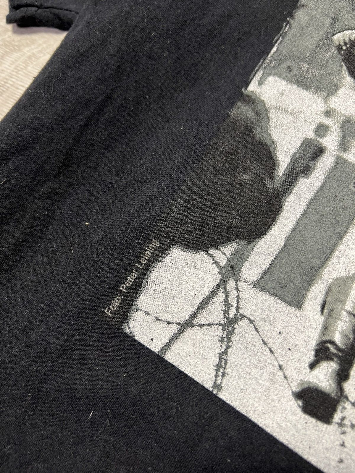 Other × Vintage Vintage Berlin The Wall Army Tee (photo: Peter Leibing) Size US L / EU 52-54 / 3 - 6 Thumbnail