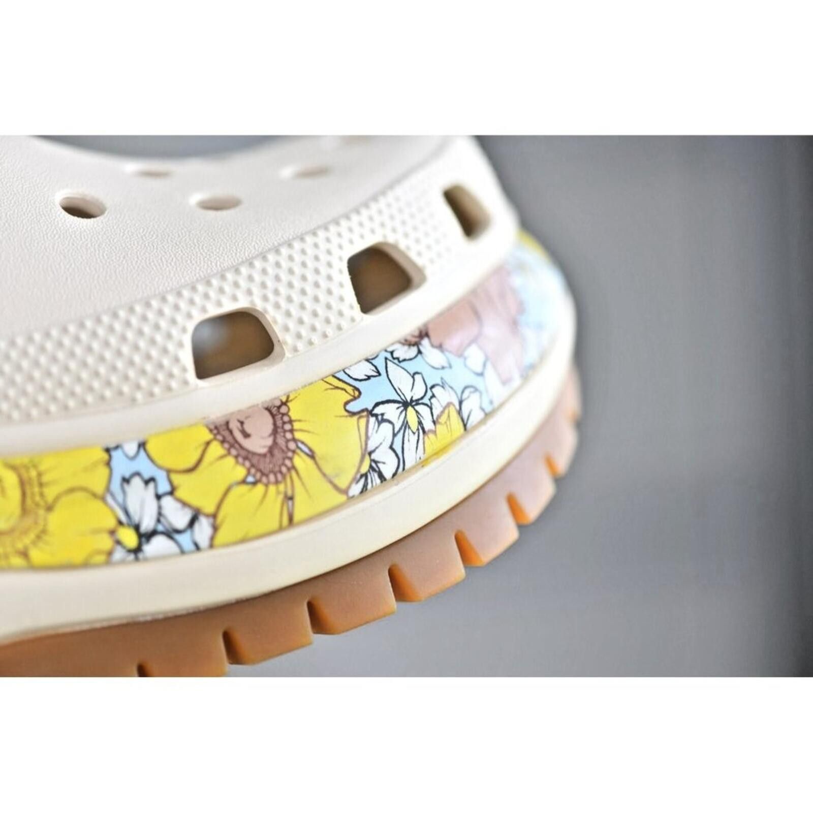 Crocs Crocs Mega Crush Clog Vanilla/Multi Retro Floral Size US 5 / IT 35 - 6 Thumbnail