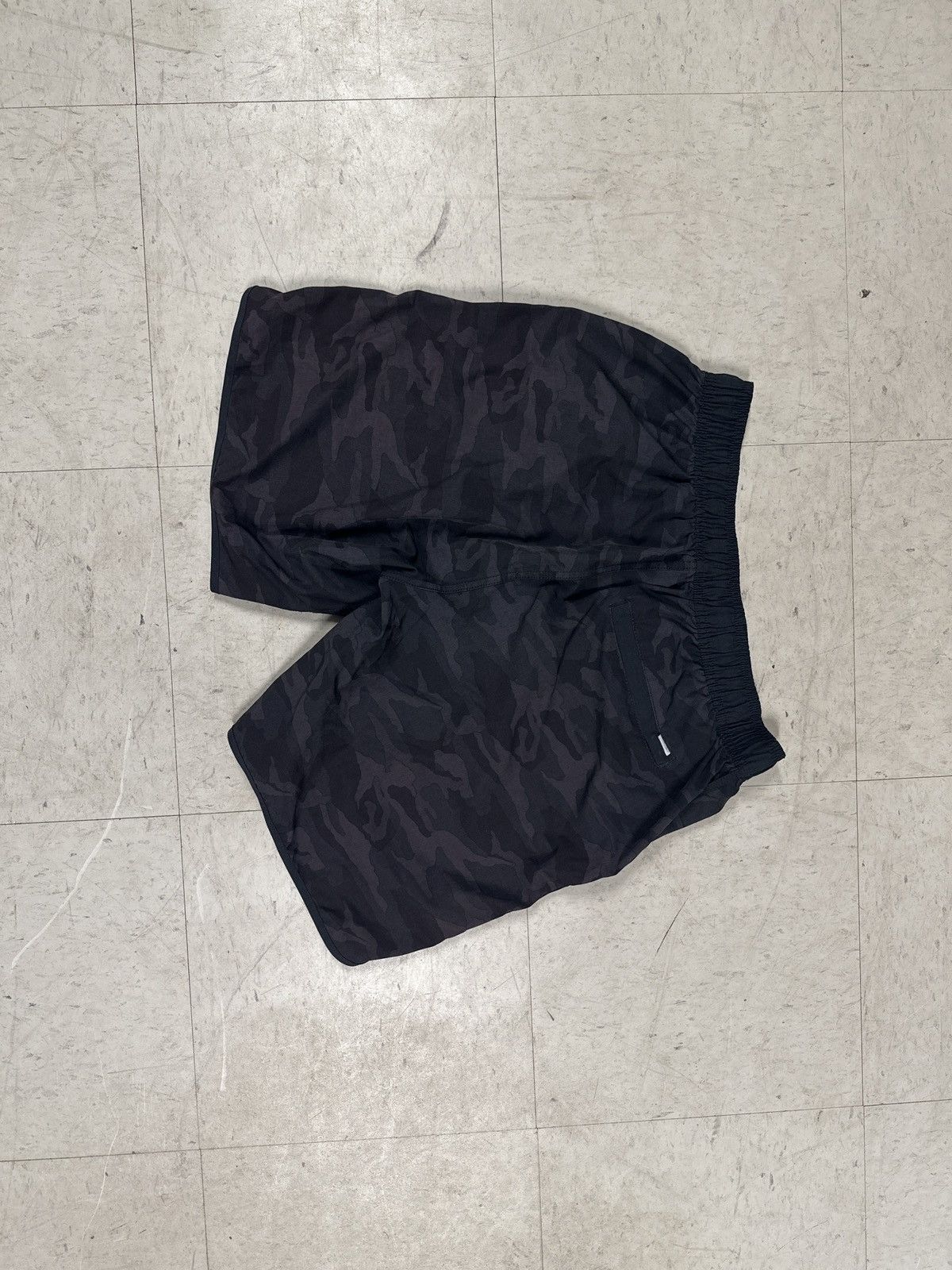 Vuori Vuori “V” Cycled Shorts Size US 30 / EU 46 - 2 Thumbnail