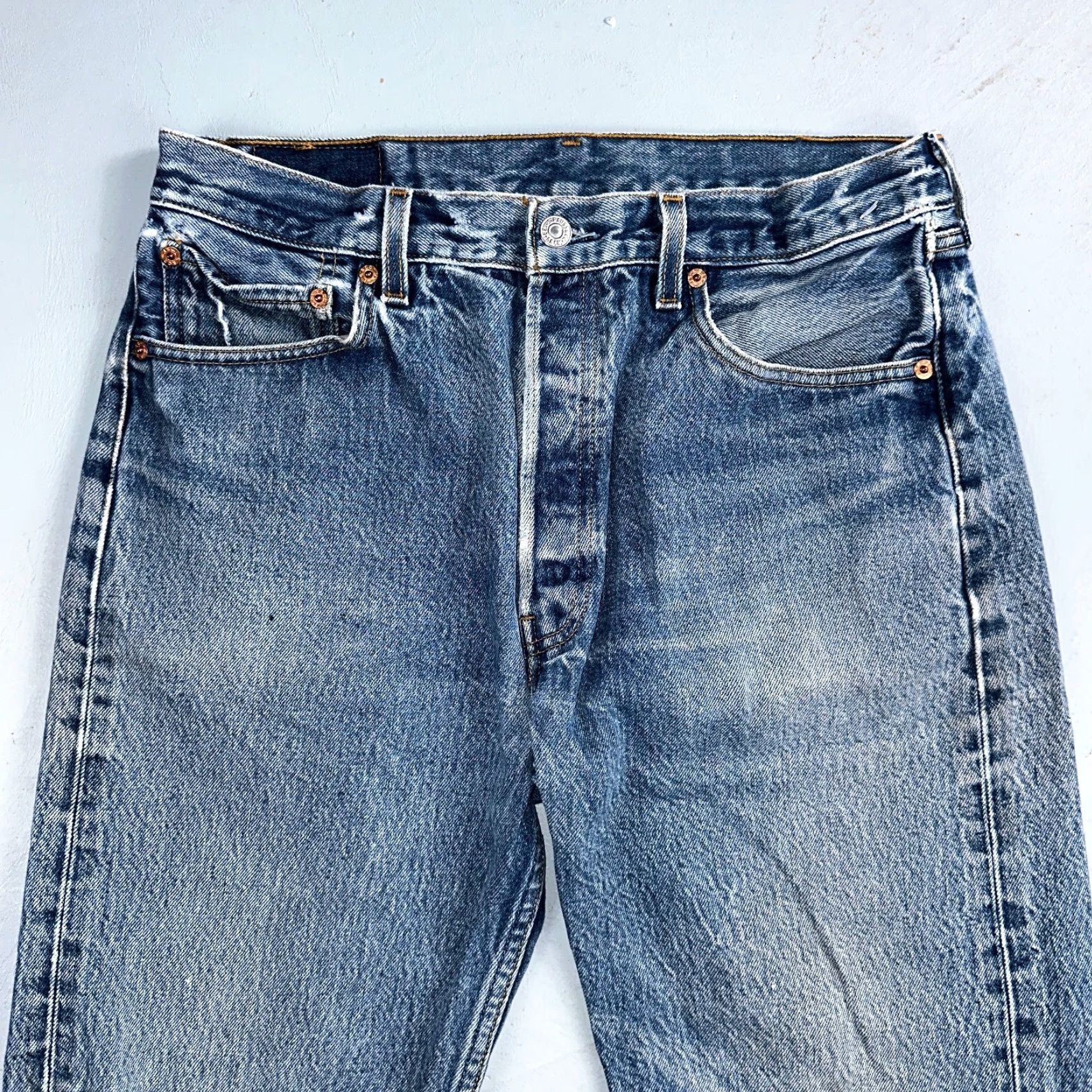 Levi's VINTAGE Levi's 501 Jeans Men Straight Leg 90s USA Blue Cotton Denim Medium Wash 34x38 Size US 34 / EU 50 - 2 Thumbnail