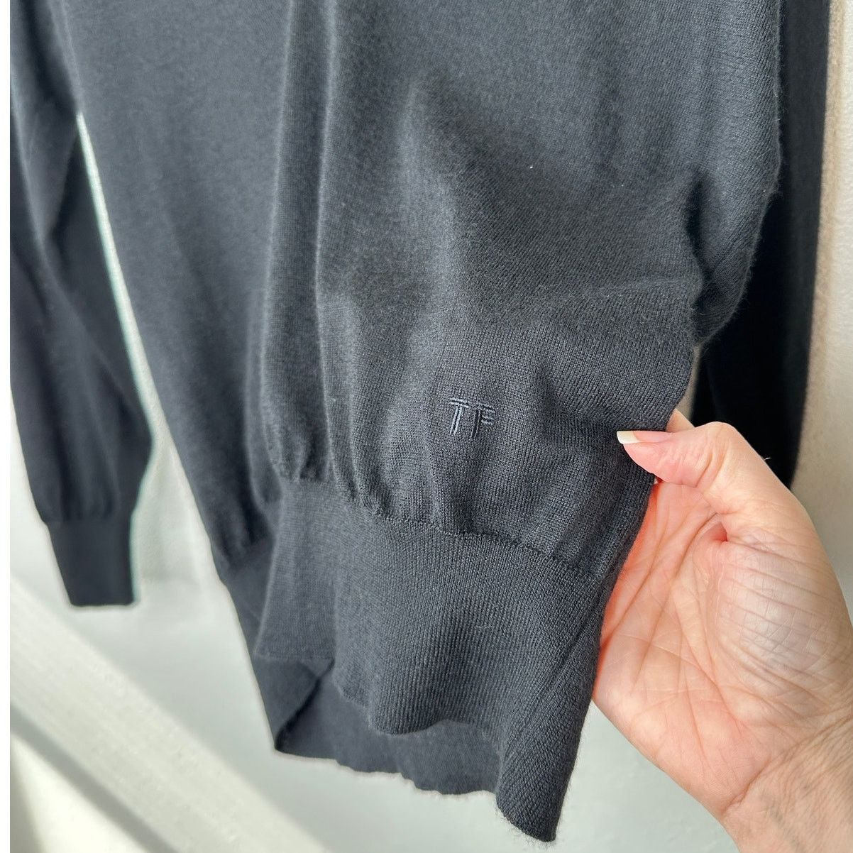 Tom Ford Tom Ford Black V-Neck Long Sleeve Cashmere Silk Sweater S Size S / US 4 / IT 40 - 5 Thumbnail
