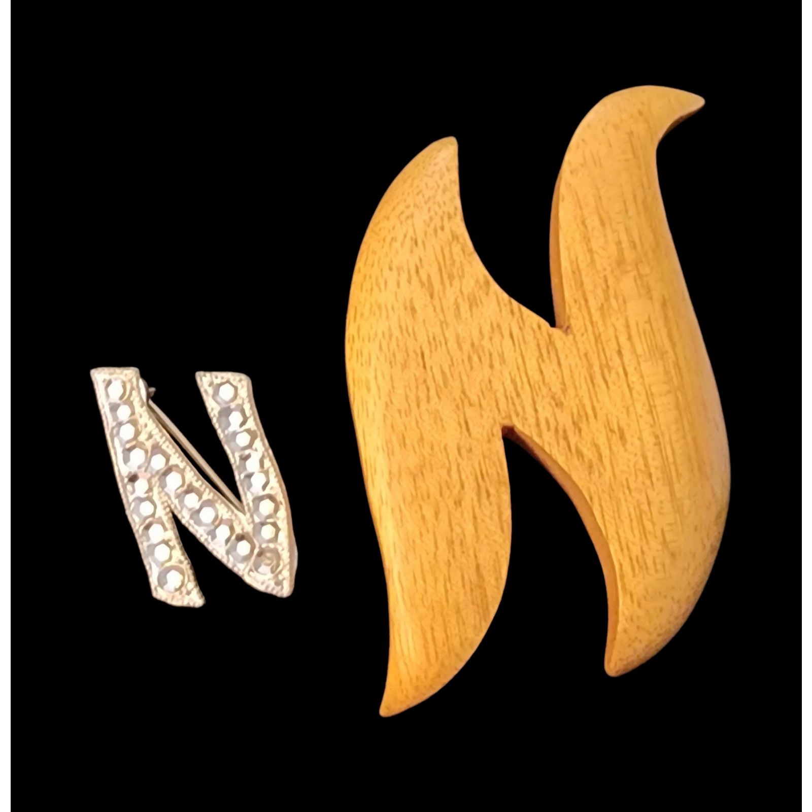 Other 2 letter N wood and metal brooch pins Size ONE SIZE - 1 Thumbnail