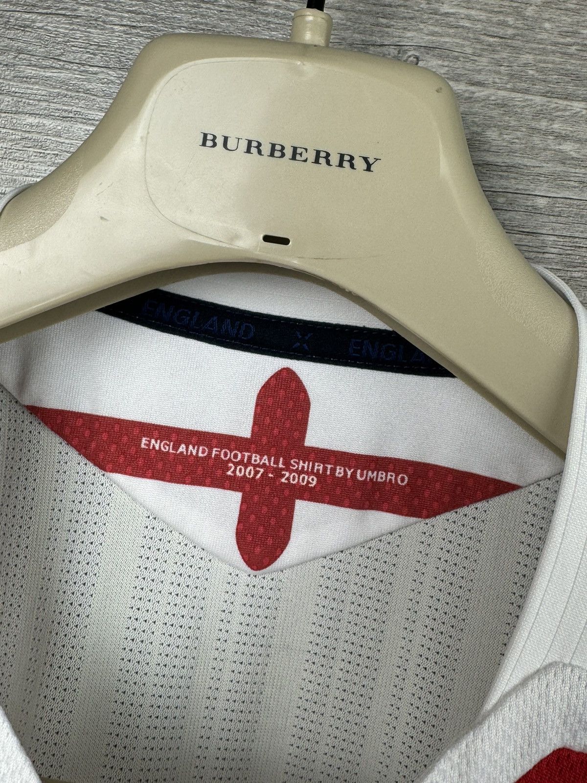 Umbro ENGLAND 2007 2009 HOME SHIRT FOOTBALL SOCCER JERSEY SIZE M Size US M / EU 48-50 / 2 - 5 Thumbnail