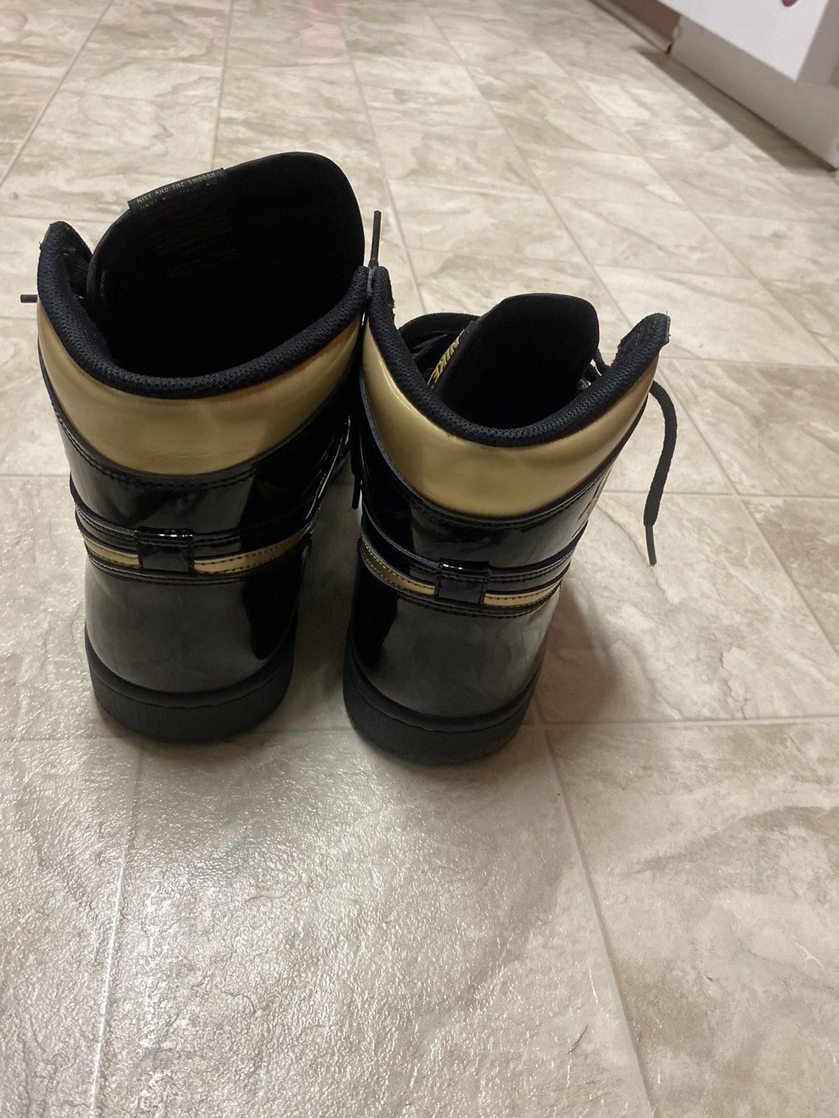 Jordan Brand Jordan 1 Retro High Black Metallic Gold (2020)s Size US 11 / EU 44 - 13 Thumbnail