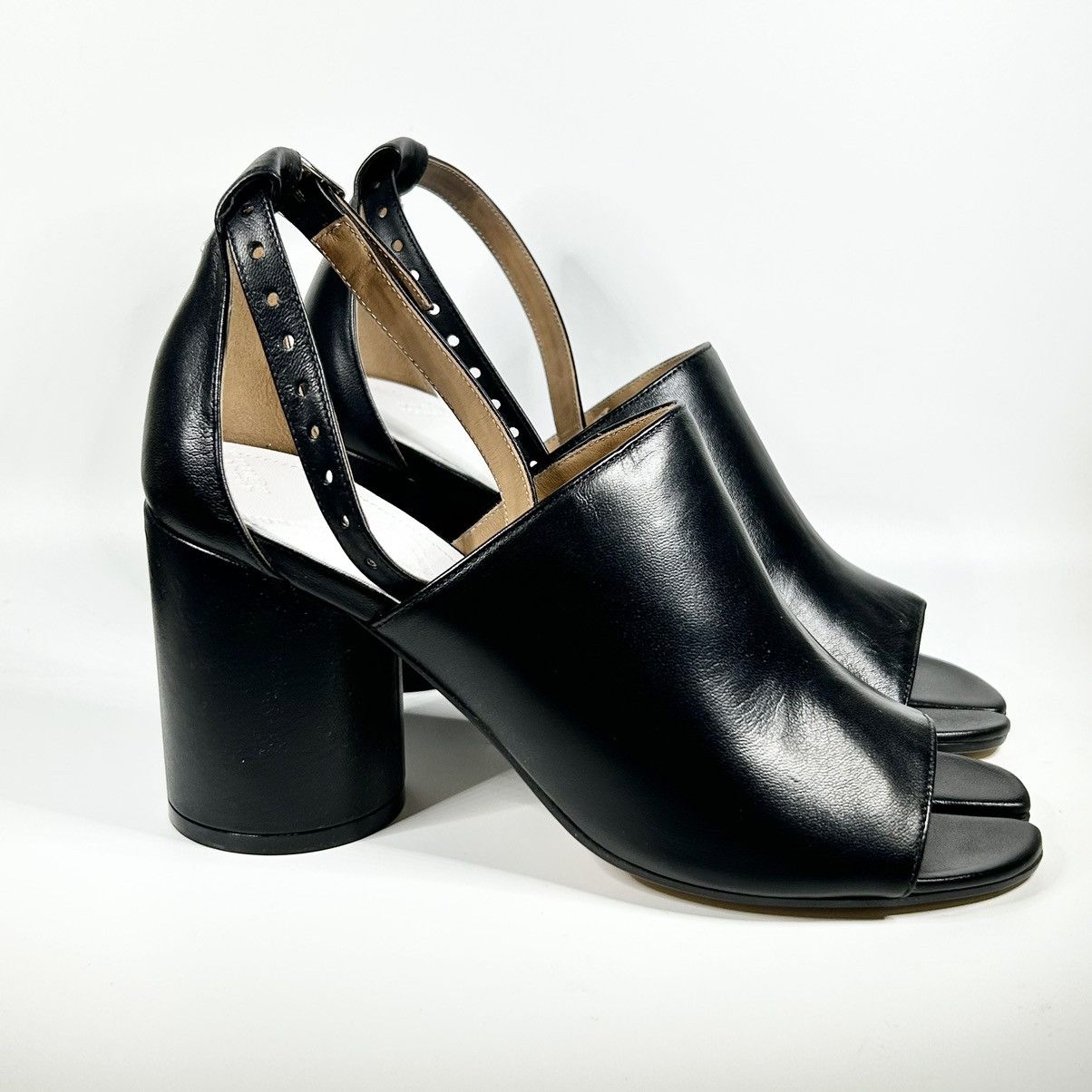 Maison Margiela タビ38 Maison Martin Margiela black tabi pumps with cylinder heel