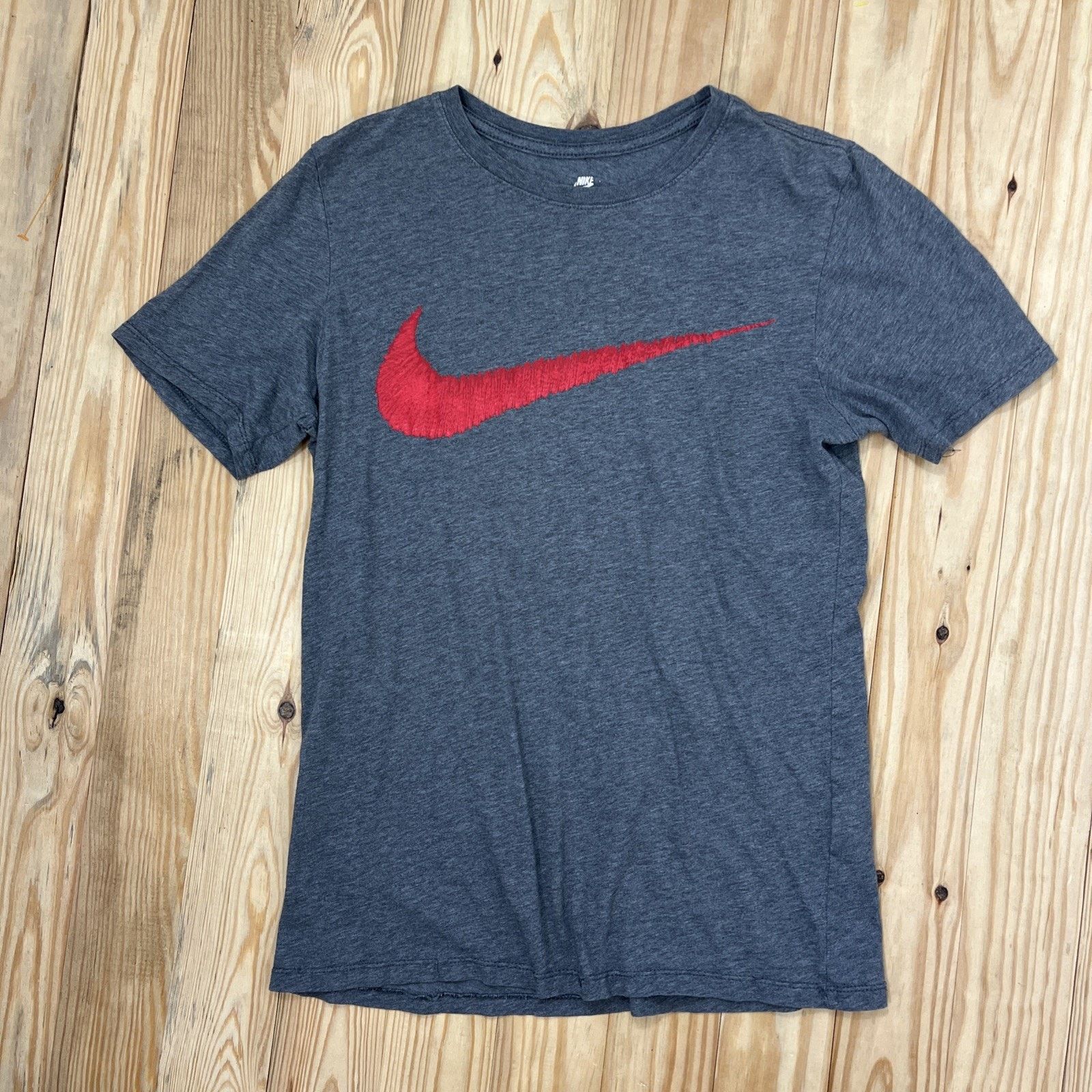 Nike Vtg Nike Gray Scribble Swoosh logo t-shirt - SIZE S Size US S / EU 44-46 / 1 - 1 Thumbnail