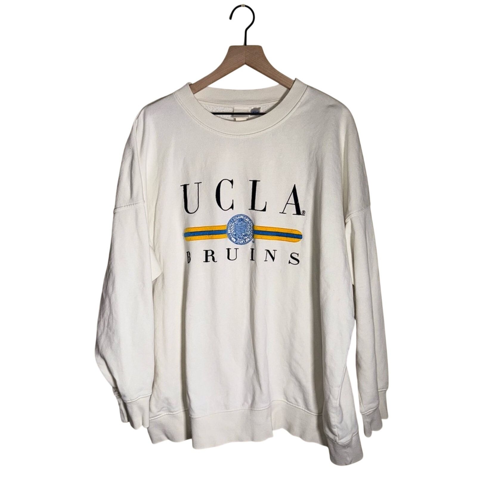 H&M H&M UCLA embroidered collegiate Off-White Sweatshirt L Size US L / EU 52-54 / 3 - 1 Thumbnail
