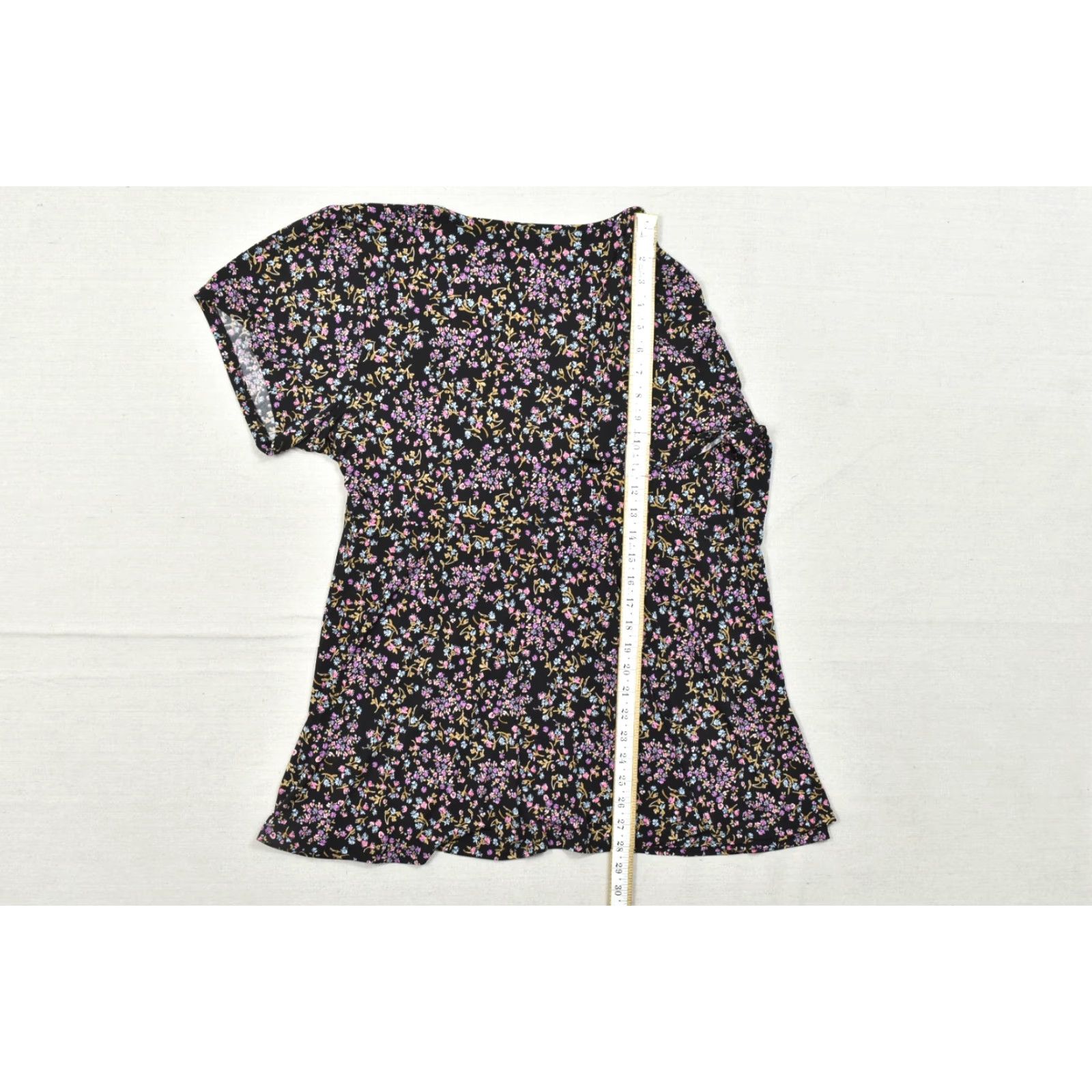 Torrid Torrid Blouse Womens Plus Size 3 Black Floral Short Sleeve V-Neck Polyester Top Casual Spring Summer Fall Mens? Size XS / US 0-2 / IT 36-38 - 5 Thumbnail
