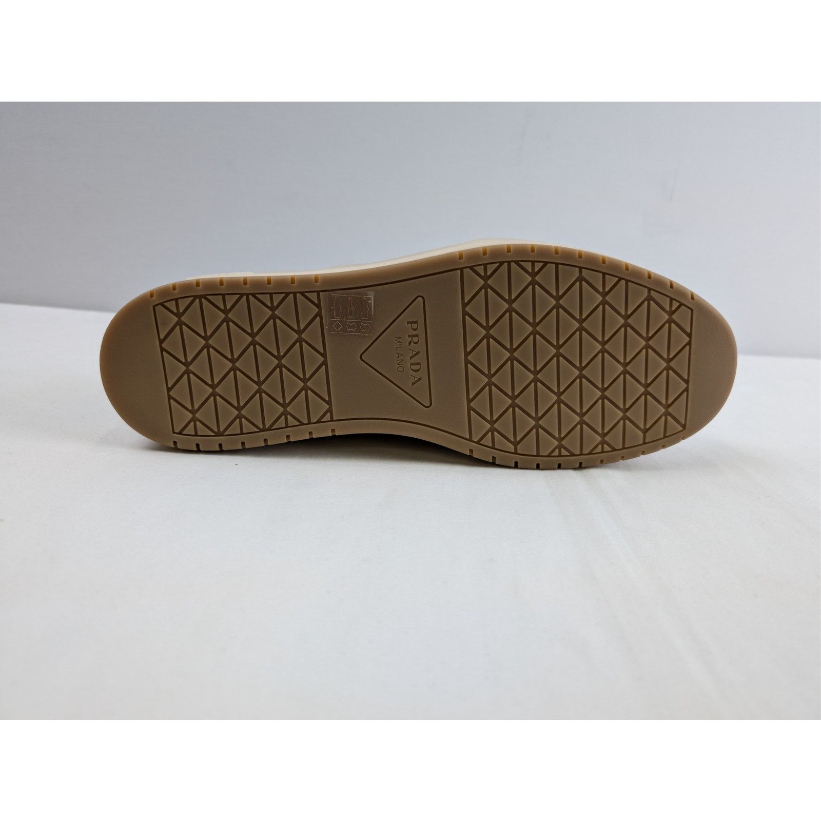 Prada o1rshd1 Downtown Delavé Suede Trainers Sneakers in ecru Size US 10 / EU 43 - 13 Thumbnail