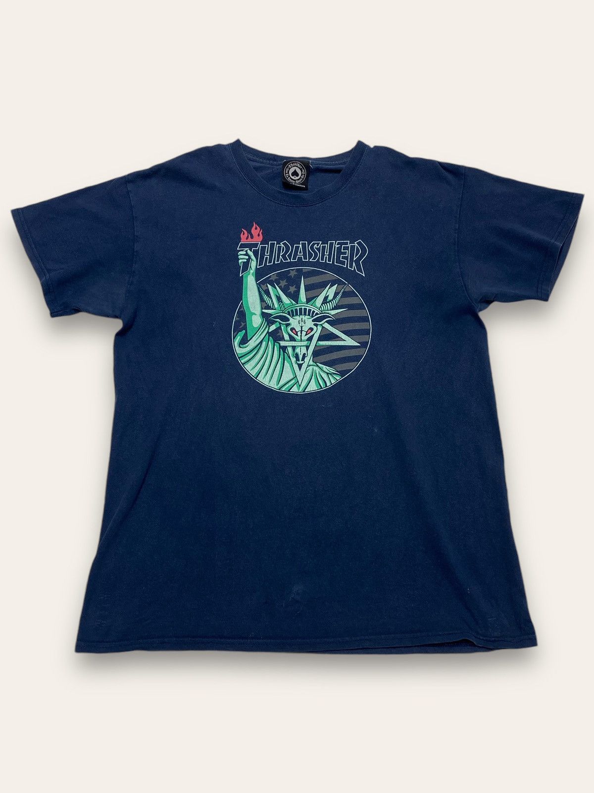 Thrasher Vintage THRASHER Liberty Statue Logo Navy Tee Shirt Size US M / EU 48-50 / 2 - 1 Thumbnail
