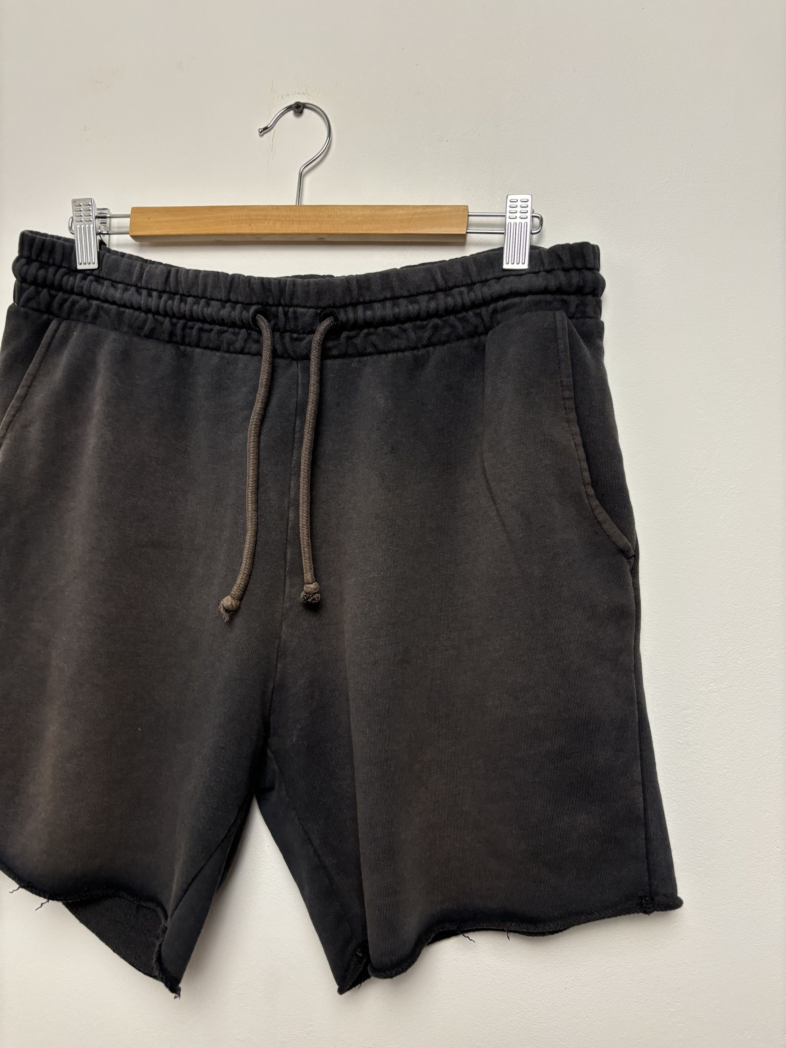 Vintage Faded Distressed Cotton Shorts Size US 32 / EU 48 - 2 Thumbnail