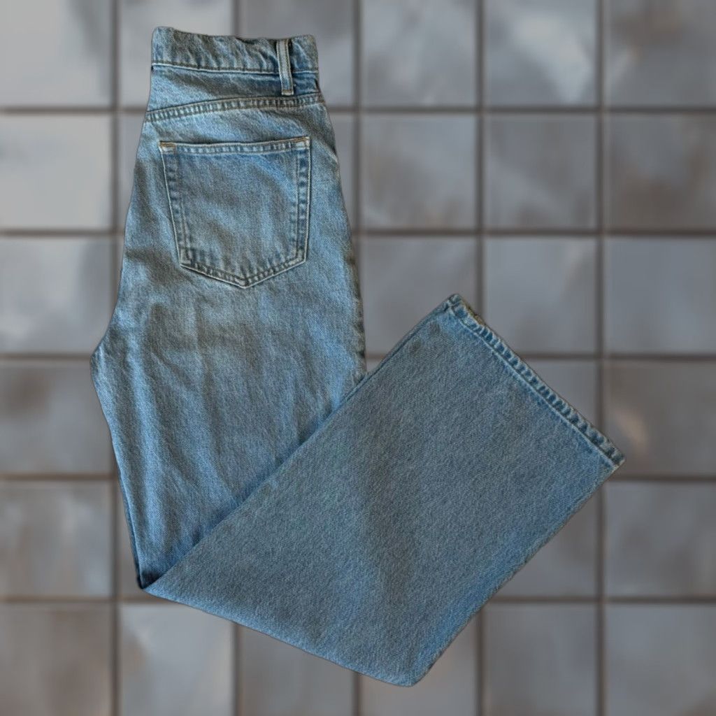 Reformation Reformation Wilder High Rise Wide Leg Cropped Jeans Women's 28 Blue Medium Wash Wide Leg Jeans Women's 28 Blue Medium Wash Size 28" / US 6 / IT 42 - 1 Thumbnail