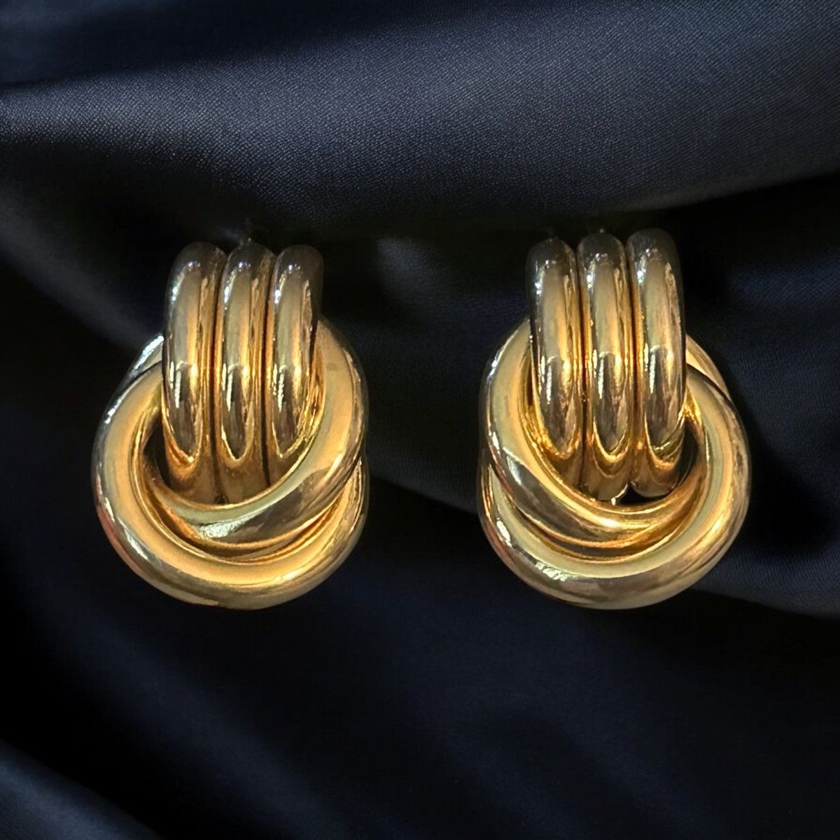 Vintage Vintage gold tone clip on knot earrings Size ONE SIZE - 1 Thumbnail