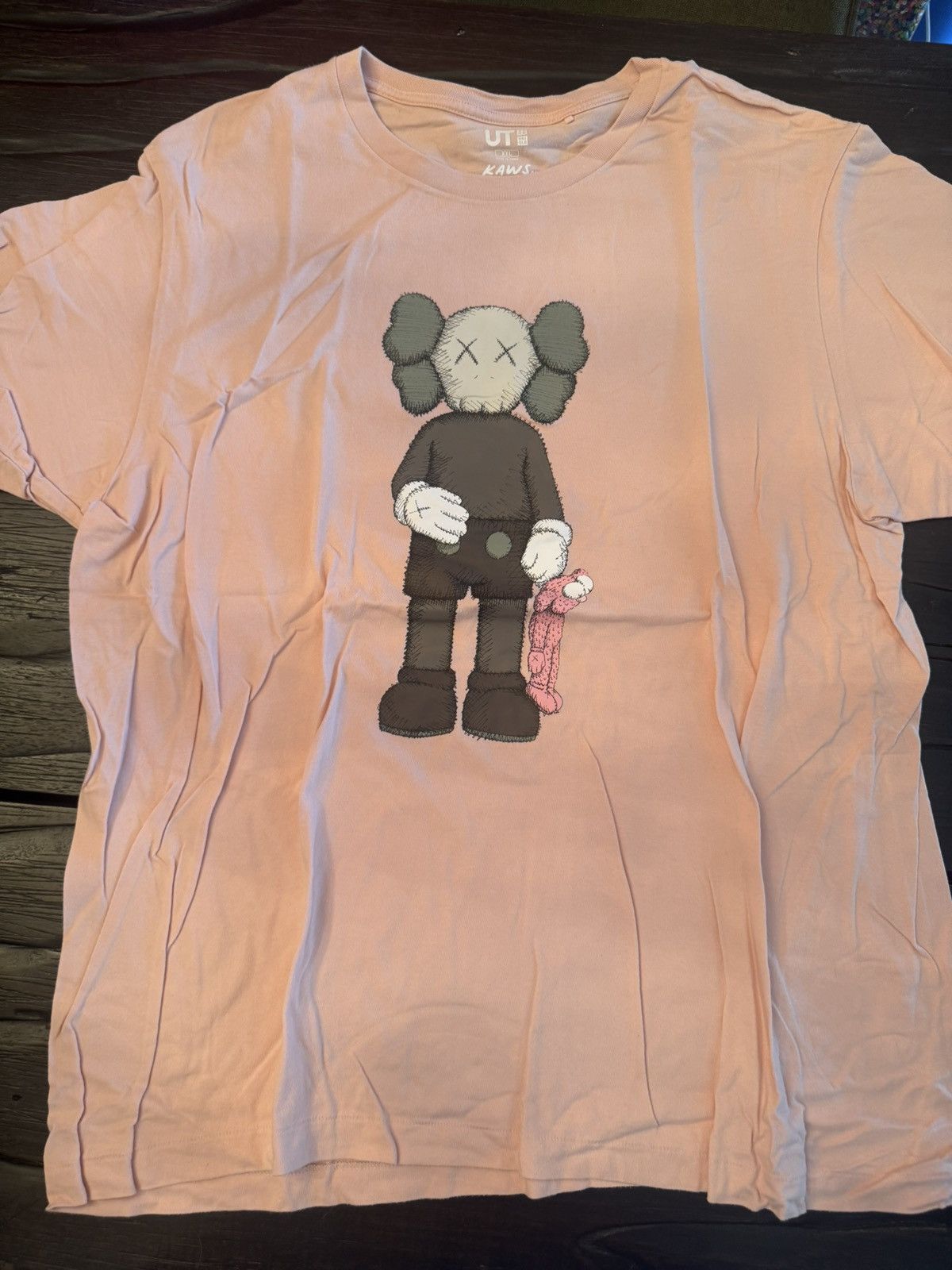 Kaws × Uniqlo Kaws x Uniqlo Size US XL / EU 56 / 4 - 1 Thumbnail