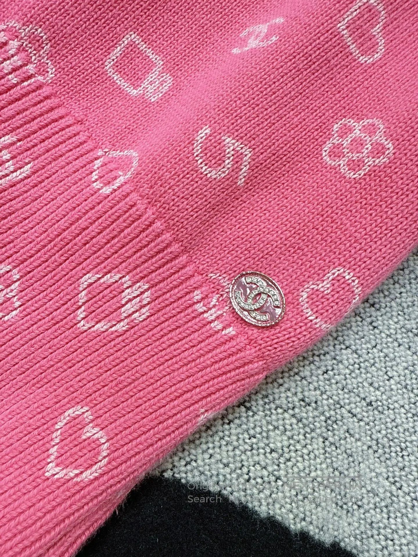 Chanel Chanel 23C Pink White Embroidered Knit Vest. Size XS / US 0-2 / IT 36-38 - 3 Thumbnail
