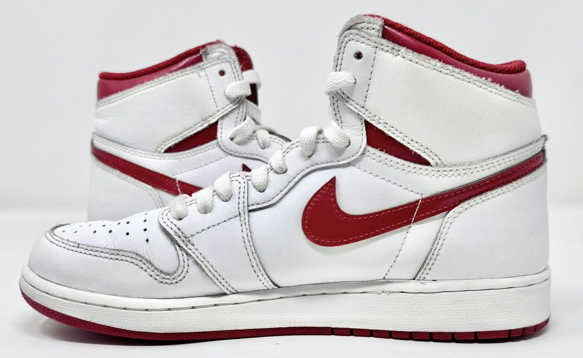 Jordan Brand × Nike Nike Air Jordan 1 Retro High OG 2017 Metallic Red GS size 7Y Size US 7 / EU 40 - 7 Thumbnail