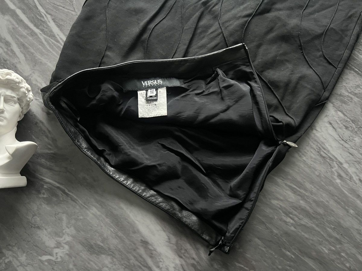 Versace Versus : Versace Midi Skirt Two Layer Wave Made In IT Size 25" / US 0 / IT 36 - 4 Thumbnail