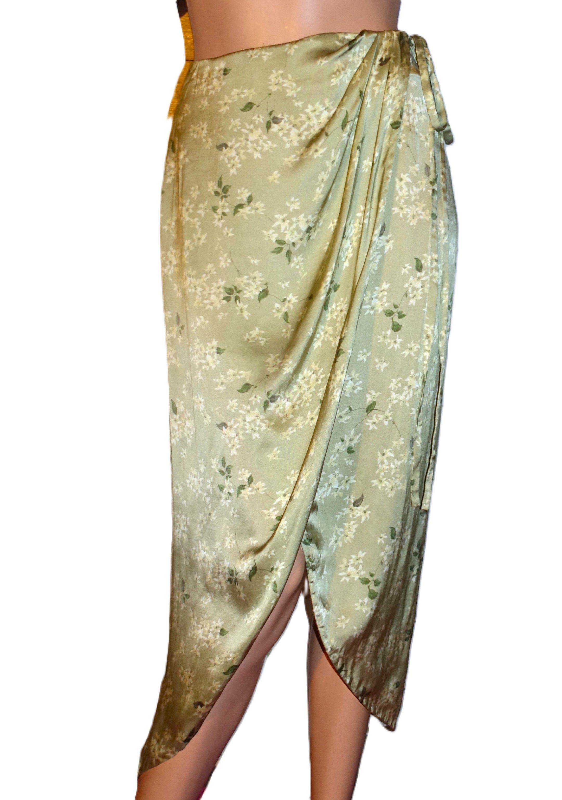 Rebecca Taylor Rebecca Taylor Green Silk Floral Wrap Skirt 0 Size 24" / US 00 / IT 34 - 1 Thumbnail